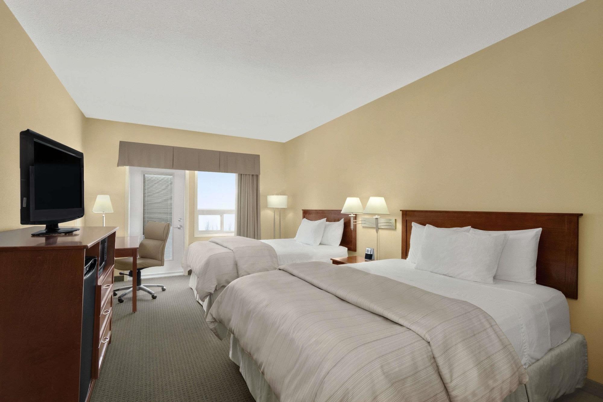 Days Inn & Suites By Wyndham Brandon Exterior photo