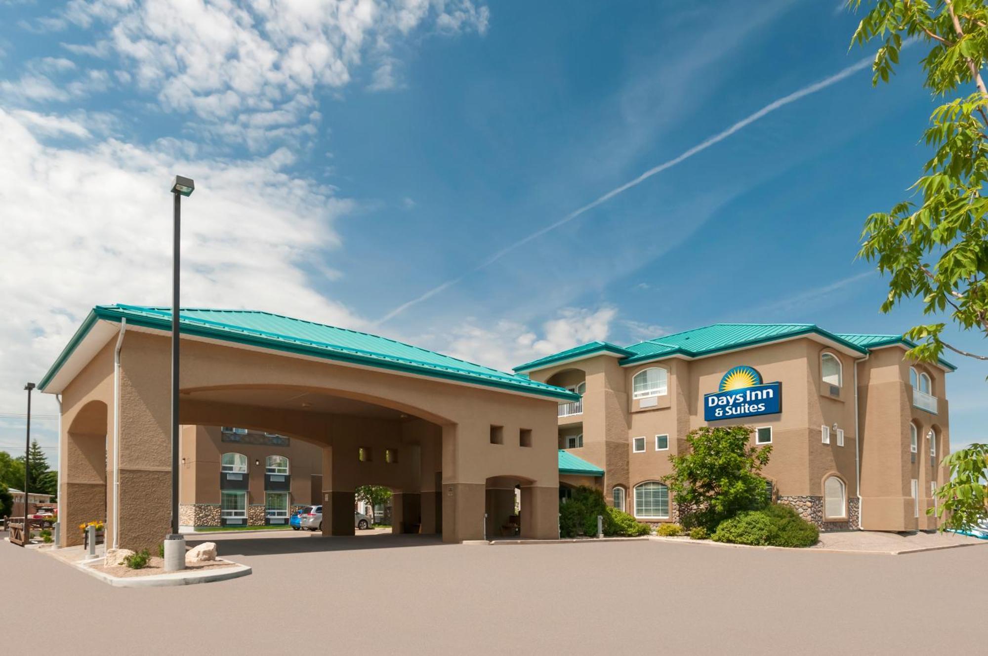 Days Inn & Suites By Wyndham Brandon Exterior photo